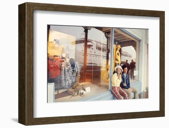 July 1973: Shopping Bermuda-Alfred Eisenstaedt-Framed Photographic Print