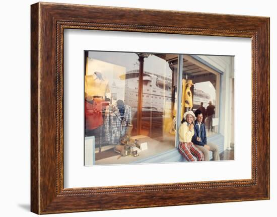 July 1973: Shopping Bermuda-Alfred Eisenstaedt-Framed Photographic Print