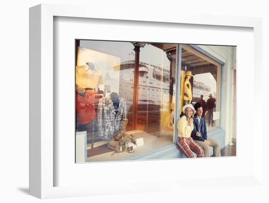 July 1973: Shopping Bermuda-Alfred Eisenstaedt-Framed Photographic Print