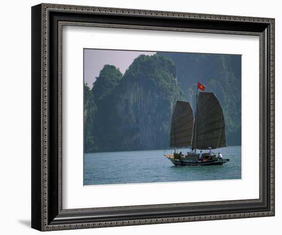 Junk Sailing, Ha Long Bay, Vietnam-Keren Su-Framed Photographic Print