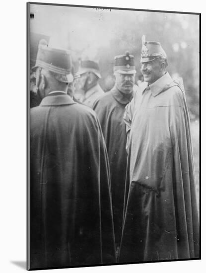 Kaiser Wilhelm with his troops, 1914-18-null-Mounted Photographic Print