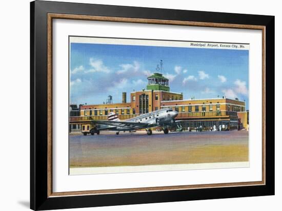 Kansas City, Missouri - Exterior View of Municipal Airport-Lantern Press-Framed Art Print