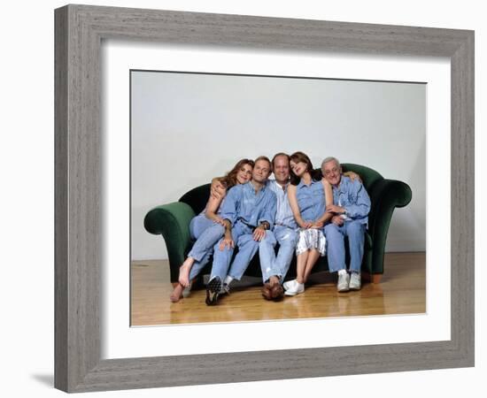 KELSEY GRAMMER; JOHN MAHONEY; PERI GILPIN; JANE LEEVES; DAVID HYDE PIERCE. "FRASIER-TV" [1993].-null-Framed Premium Photographic Print