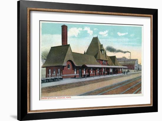 Keokuk, Iowa - Exterior View of Union Station-Lantern Press-Framed Art Print