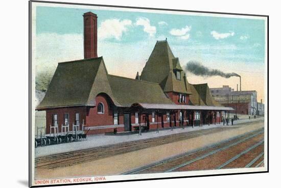 Keokuk, Iowa - Exterior View of Union Station-Lantern Press-Mounted Art Print