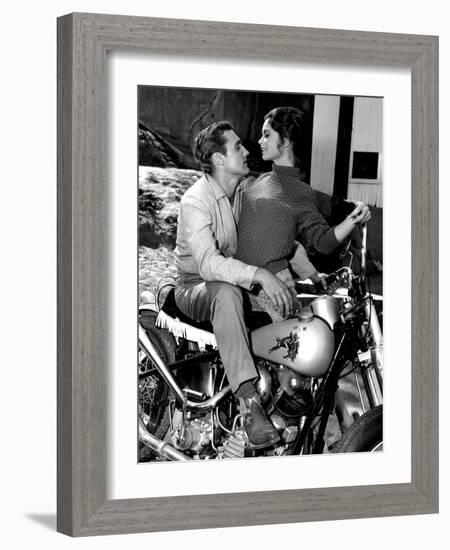 Key Witness, Dennis Hopper, Susan Harrison, 1960-null-Framed Photo