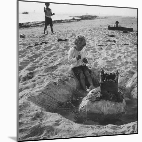 Kid Playing in Sand-Martha Holmes-Mounted Photographic Print