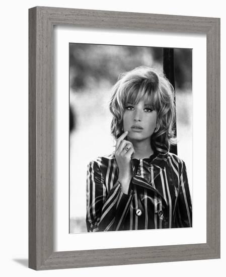 Kill Me Quick, I'm Cold, Monica Vitti, 1967-null-Framed Photo