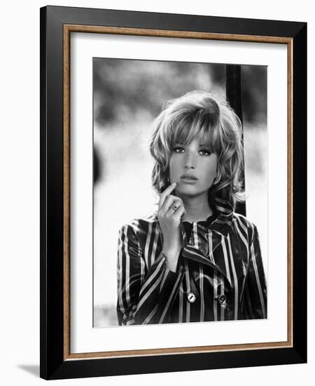 Kill Me Quick, I'm Cold, Monica Vitti, 1967-null-Framed Photo