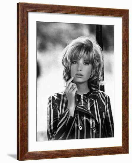 Kill Me Quick, I'm Cold, Monica Vitti, 1967-null-Framed Photo