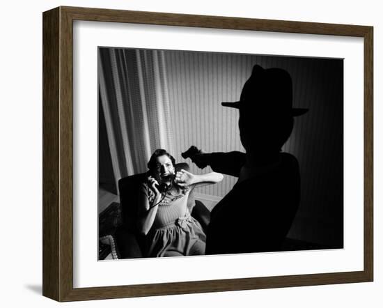 Killer Pointing the Gun at a Terrified Woman-stokkete-Framed Photographic Print