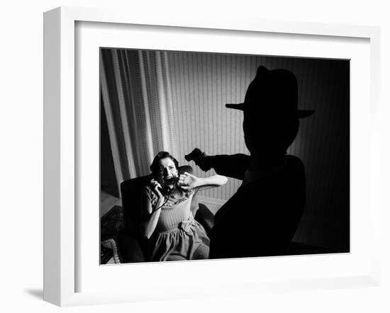Killer Pointing the Gun at a Terrified Woman-stokkete-Framed Photographic Print