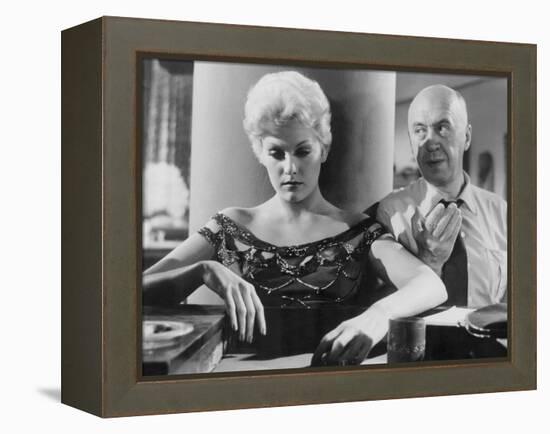 Kim Novak and le realisateur Otto Preminger sur le tournage du film L'Homme au bras d'or THE MAN WI-null-Framed Stretched Canvas