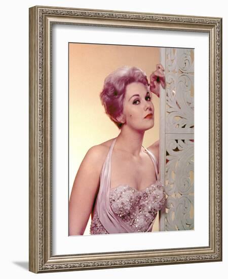 Kim Novak DECEMBER, 1956 (photo)-null-Framed Photo