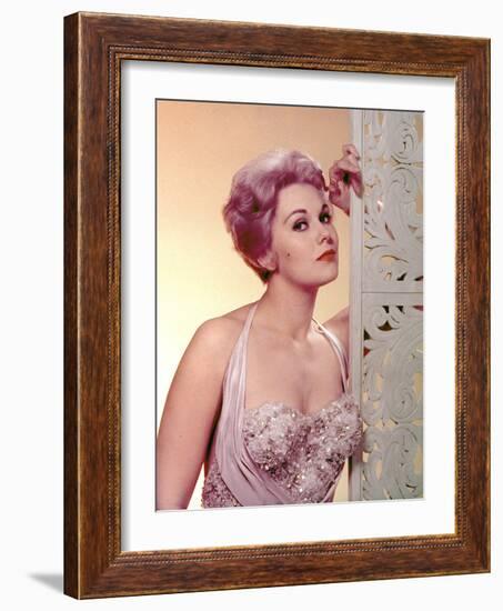 Kim Novak DECEMBER, 1956 (photo)-null-Framed Photo