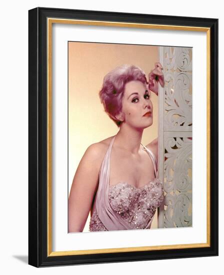 Kim Novak DECEMBER, 1956 (photo)-null-Framed Photo