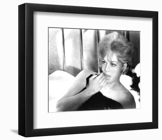 Kim Novak, Of Human Bondage (1964)-null-Framed Photo