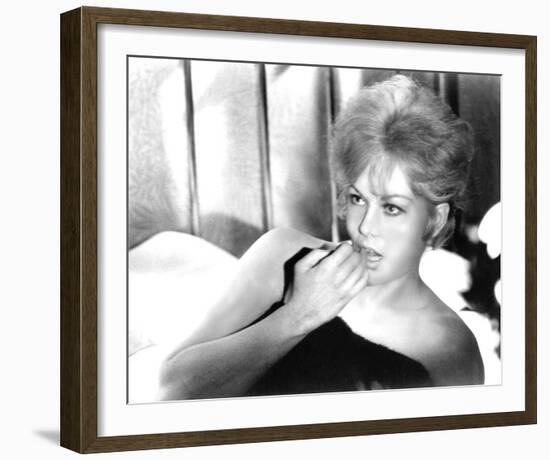 Kim Novak, Of Human Bondage (1964)-null-Framed Photo