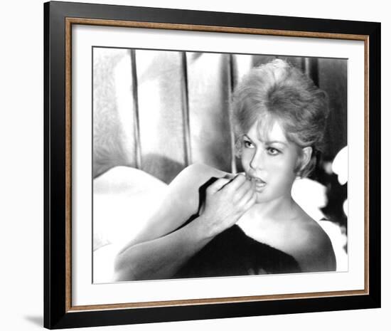 Kim Novak, Of Human Bondage (1964)-null-Framed Photo