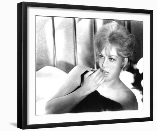 Kim Novak, Of Human Bondage (1964)-null-Framed Photo