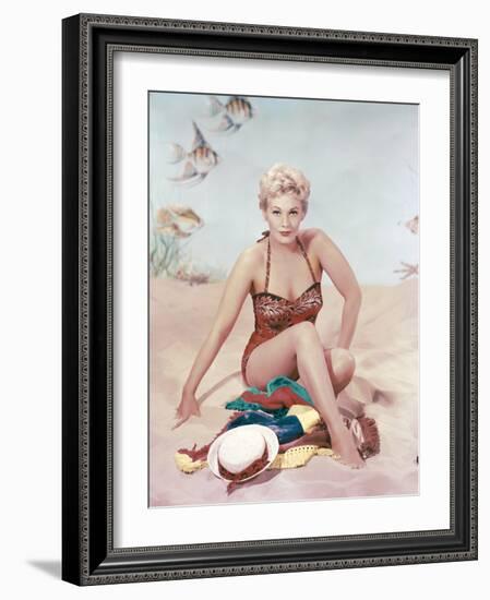 Kim Novak (photo)-null-Framed Photo