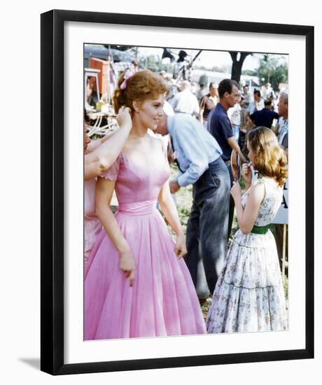 Kim Novak, Picnic (1955)-null-Framed Photo