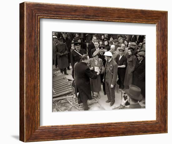 King George VI and Queen Elizabeth Visit the East End, London During WWII-null-Framed Photographic Print