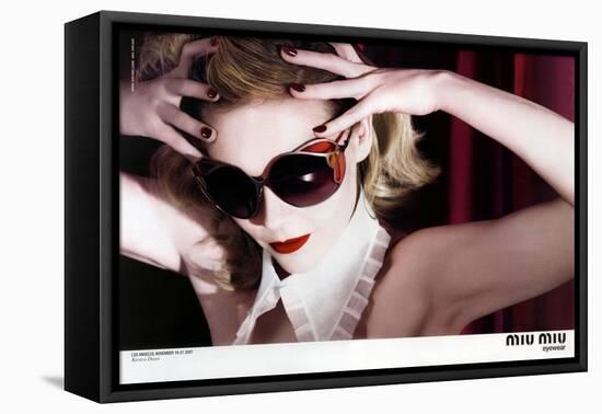 Kirsten Dunst Dans Une Publicite Pour Les Lunettes Miu Miu a Los Angeles En Novembre 2007-null-Framed Stretched Canvas