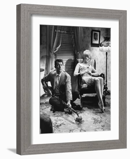KISS ME STUPID, 1964 directed by BIILY WILDER Dean Martin and Kim Novak (b/w photo)-null-Framed Photo