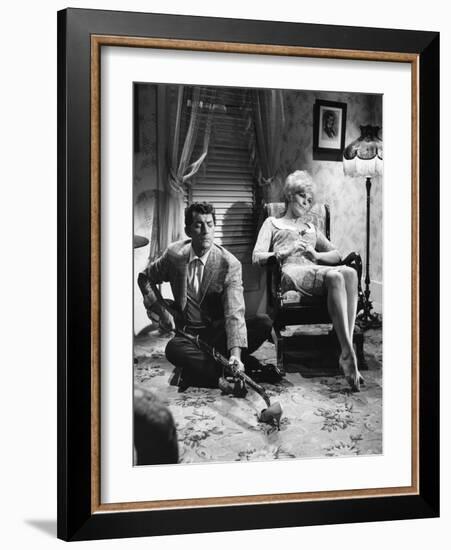 KISS ME STUPID, 1964 directed by BIILY WILDER Dean Martin and Kim Novak (b/w photo)-null-Framed Photo