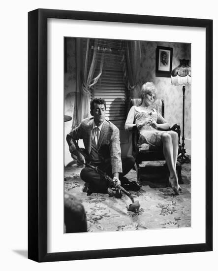 KISS ME STUPID, 1964 directed by BIILY WILDER Dean Martin and Kim Novak (b/w photo)-null-Framed Photo