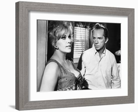 KISS ME STUPID, 1964 directed by BIILY WILDER Kim Novak and Ray Walston (b/w photo)-null-Framed Photo