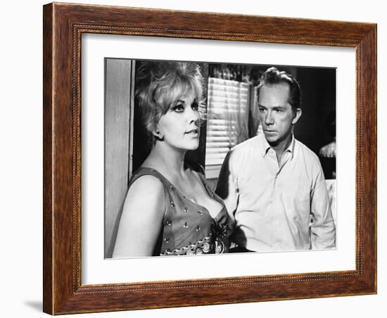 KISS ME STUPID, 1964 directed by BIILY WILDER Kim Novak and Ray Walston (b/w photo)-null-Framed Photo