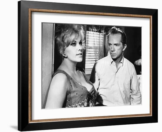 KISS ME STUPID, 1964 directed by BIILY WILDER Kim Novak and Ray Walston (b/w photo)-null-Framed Photo