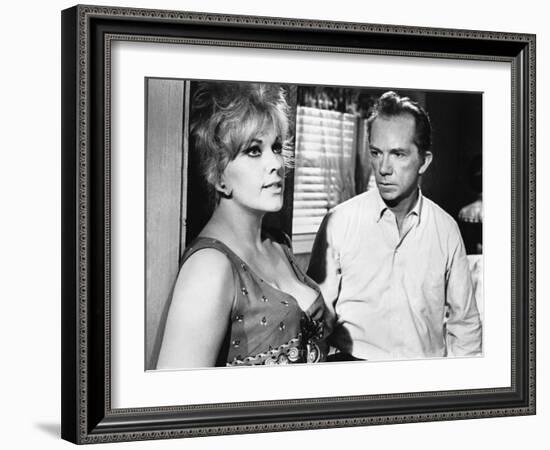 KISS ME STUPID, 1964 directed by BIILY WILDER Kim Novak and Ray Walston (b/w photo)-null-Framed Photo