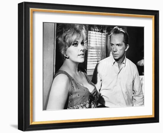 KISS ME STUPID, 1964 directed by BIILY WILDER Kim Novak and Ray Walston (b/w photo)-null-Framed Photo