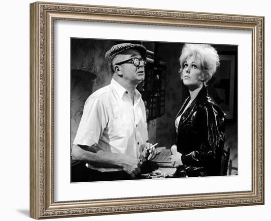 KISS ME STUPID, 1964 directed by BIILY WILDER On the set, Billy Wilder and Kim Novak (b/w photo)-null-Framed Photo