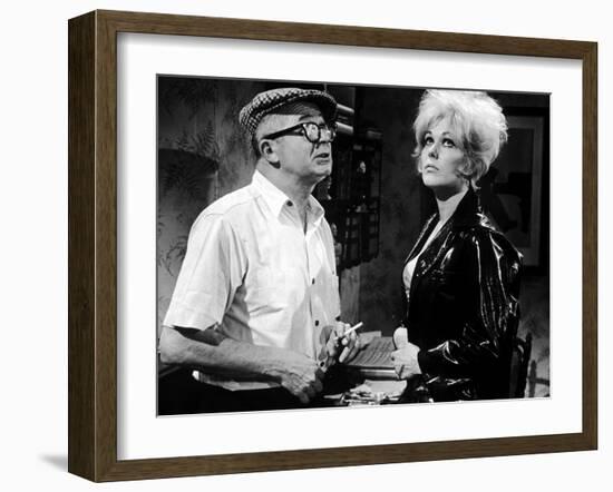 KISS ME STUPID, 1964 directed by BIILY WILDER On the set, Billy Wilder and Kim Novak (b/w photo)-null-Framed Photo