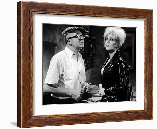 KISS ME STUPID, 1964 directed by BIILY WILDER On the set, Billy Wilder and Kim Novak (b/w photo)-null-Framed Photo