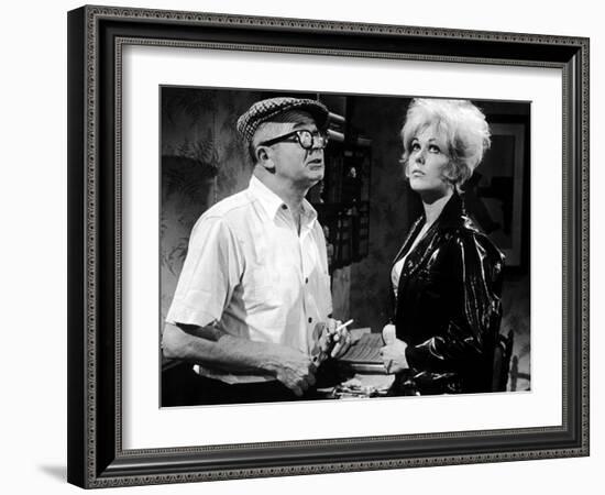 KISS ME STUPID, 1964 directed by BIILY WILDER On the set, Billy Wilder and Kim Novak (b/w photo)-null-Framed Photo