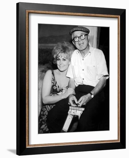 KISS ME STUPID, 1964 directed by BIILY WILDER On the set, Kim Novak and Billy Wilder (b/w photo)-null-Framed Photo