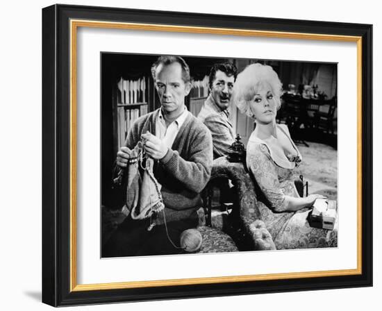 KISS ME STUPID, 1964 directed by BIILY WILDER Ray Walston, Dean Martin and Kim Novak (b/w photo)-null-Framed Photo