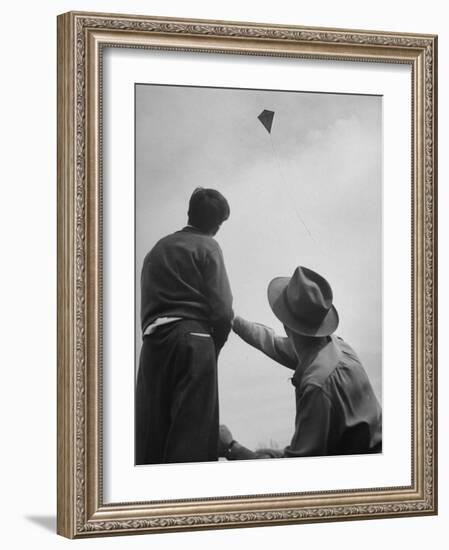 Kite Flying Contest-Sam Shere-Framed Photographic Print