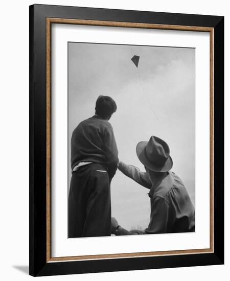 Kite Flying Contest-Sam Shere-Framed Photographic Print