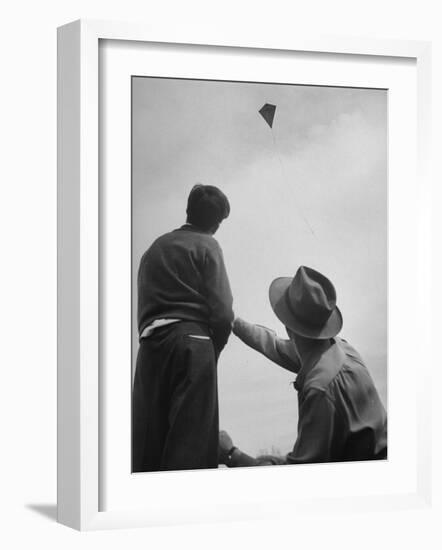 Kite Flying Contest-Sam Shere-Framed Photographic Print