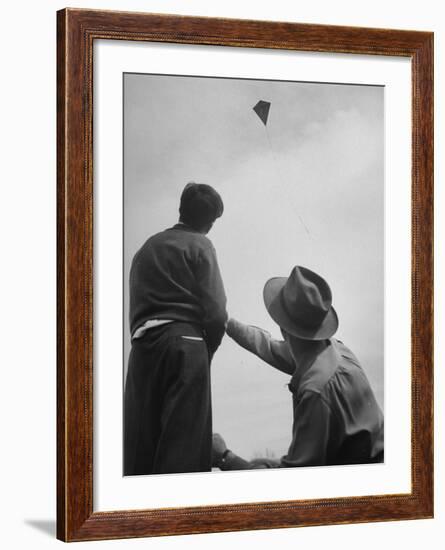 Kite Flying Contest-Sam Shere-Framed Photographic Print