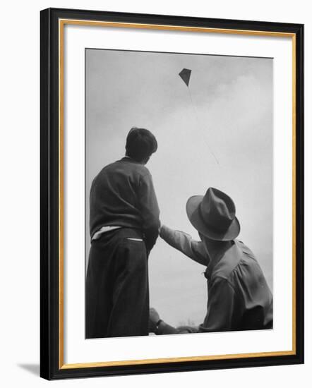 Kite Flying Contest-Sam Shere-Framed Photographic Print