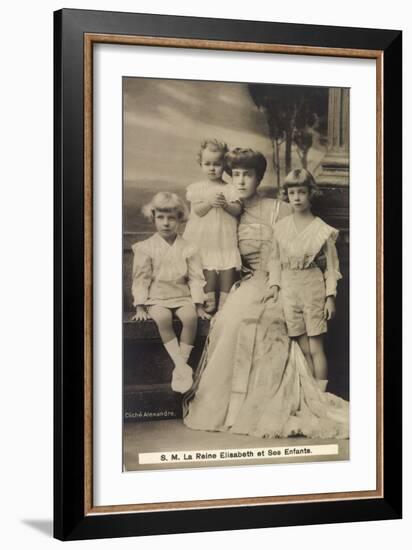 Königin Elisabeth Von Belgien Mit Ihren Kindern-null-Framed Giclee Print