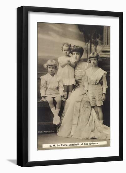 Königin Elisabeth Von Belgien Mit Ihren Kindern-null-Framed Giclee Print