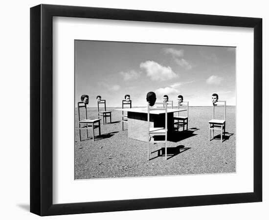 Konferenzen 9-Jaschi Klein-Framed Photographic Print